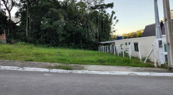 EXCELENTE TERRENO PRÓXIMO DO CENTRO DE CAMBORIÚ