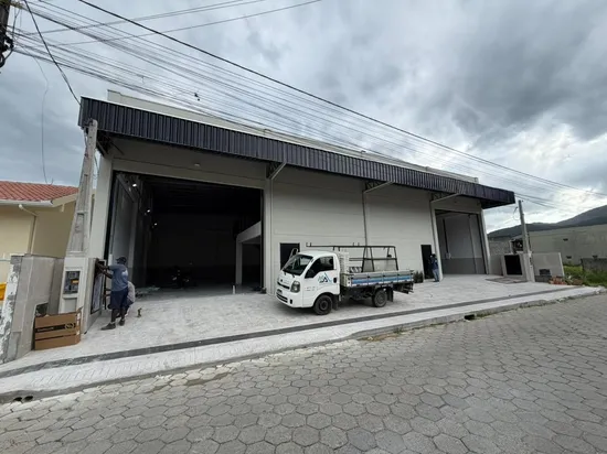 LOCAÇÃO ANUAL - GALPÃO NO ALTO SÃO BENTO COM 260M2