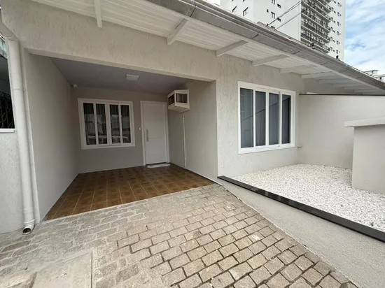 LOCAÇÃO ANUAL - CASA MOBILIADA COM 02 DORMITÓRIOS