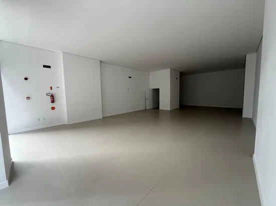 SALA COMERCIAL - PRÓXIMA  AO MOLHE DE ITAPEMA COM 127M2!!