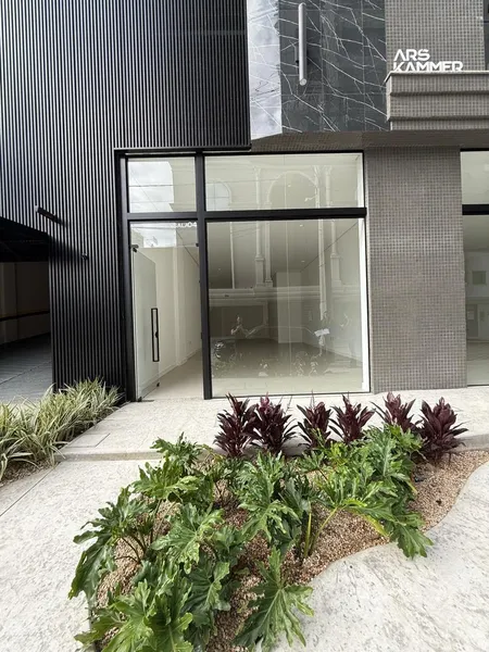 SALA COMERCIAL - PRÓXIMA  AO MOLHE DE ITAPEMA COM 137M2