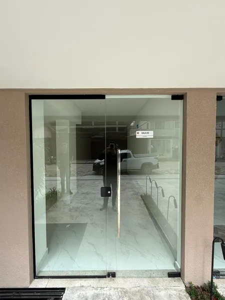 LOCAÇÃO ANUAL - SALA COMERCIAL COM 78M2