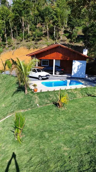 CHÁCARA COM PISCINA E LAGO ORNAMENTAL
