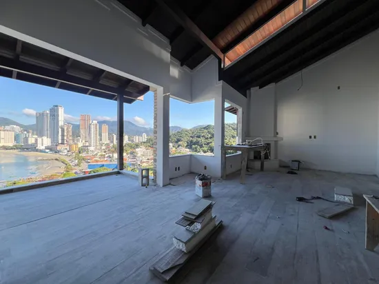 CASA DE ALTO PADRÃO EM CONDOMÍNIO FECHADO