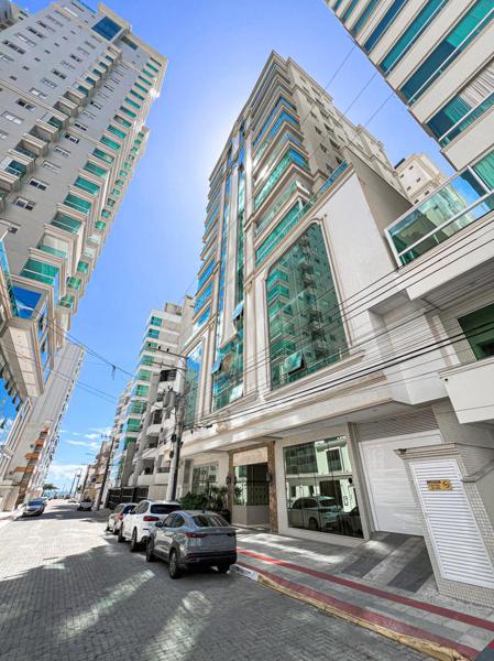 LINDO APARTAMENTO 04 SUITES 03 VAGAS COM 153M2