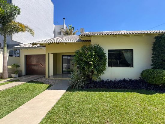 CASA COM JACUZZI NO BAIRRO LA SALLE