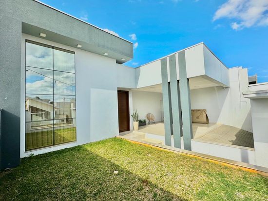 CASA COM 3 SUÍTES NO PARQUE DAS TORRES