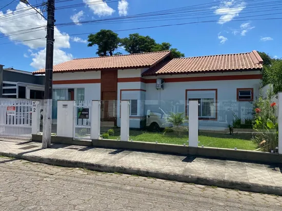 CASA EM TIJUCAS PRONTA PARA MORAR!
