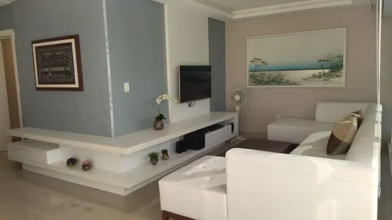 APARTAMENTO NO CORAÇÃO DA MEIA PRAIA, VISTA MAR