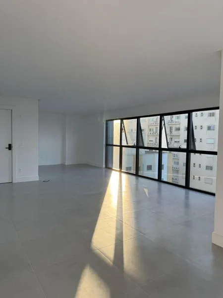 4 SUÍTES + 1 SUITE MASTER NA MEIA PRAIA