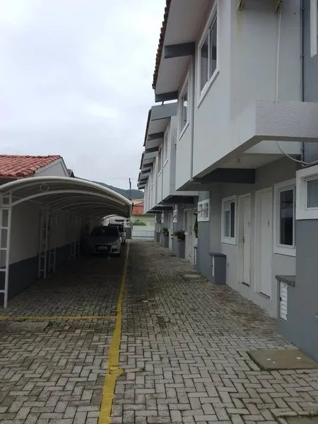 SOBRADO NO PEREQUÊ