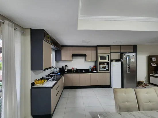 CASA 1 SUÍTE 2+ DORMITÓRIOS NO PEREQUÊ