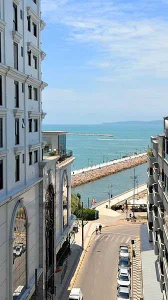 APARTAMENTO COM 3 SUITES