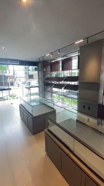 LOJA COMERCIAL MOBILIADA AV PRINCIPAL MEIA PRAIA
