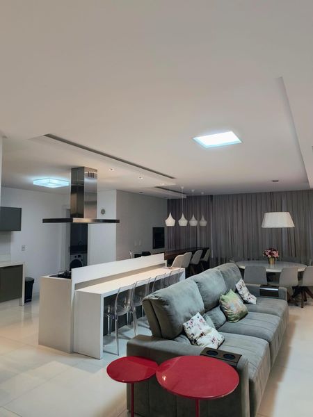 APARTAMENTO 4 SUITES MOBILIADO COM VISTA MAR