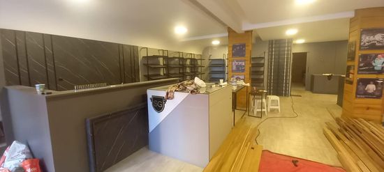 LOJA COMERCIAL FRENTE AVENIDA NEREURAMO MEIA PRAIA
