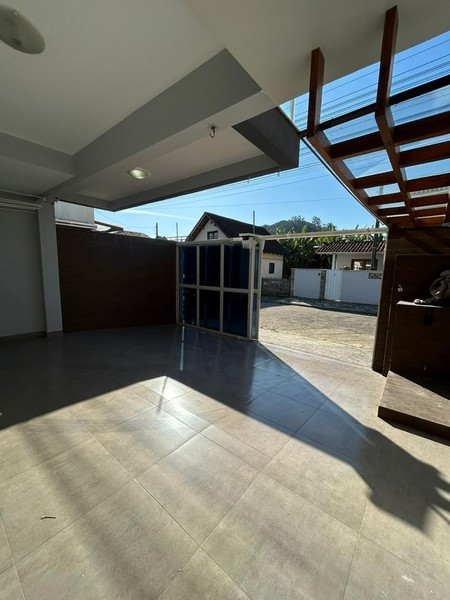 CASA  À VENDA  NO BAIRRO VARZEA