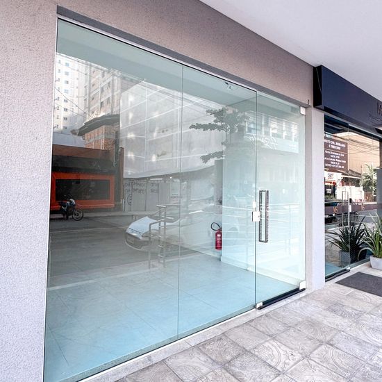SALA COMERCIAL AMPLA COM VAGA DE GARAGEM