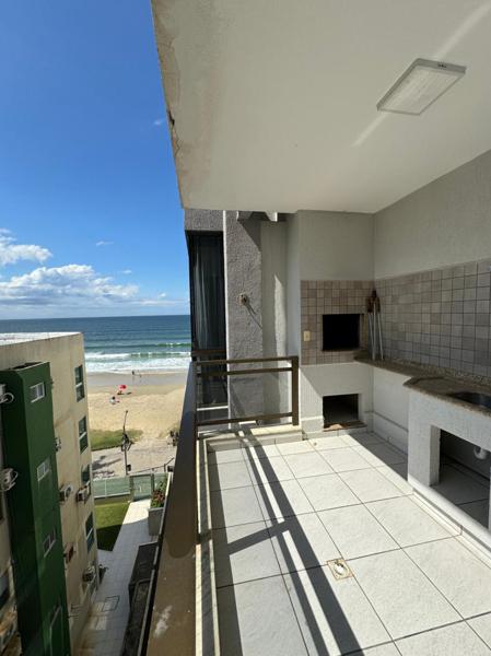 PÉ NA AREIA