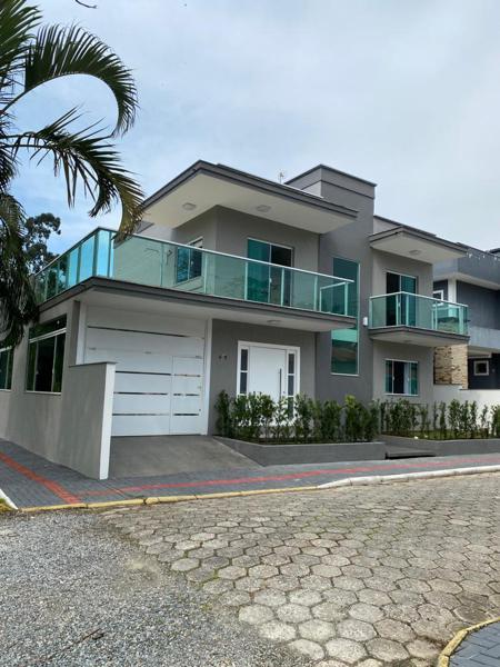 LINDA CASA EM ITAPEMA!