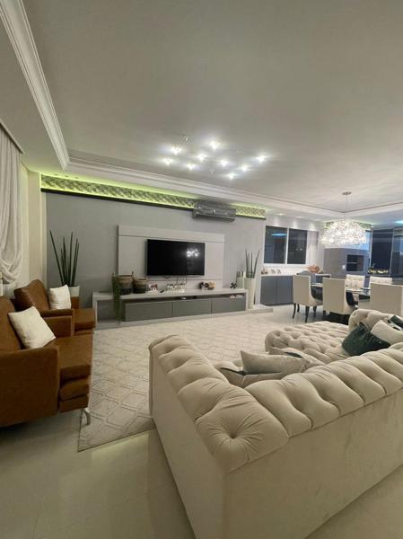 COBERTURA DUPLEX FINAMENTE MOBILIADA E DECORADA