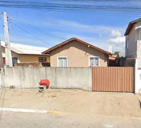 CASA À VENDA EM TIJUCAS - BAIRRO PRAÇA