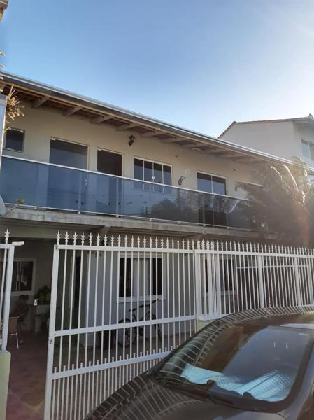 LINDA CASA NO BAIRRO VÁRZEA COM DUAS MORADIAS