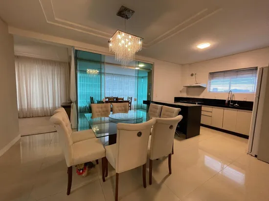 3 SUÍTES, MOBILIADO, COM AREA DE LAZER, MEIA PRAIA