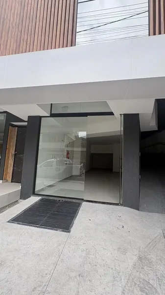SALA COMERCIAL EM REGIÃO CENTRAL DE MEIA PRAIA