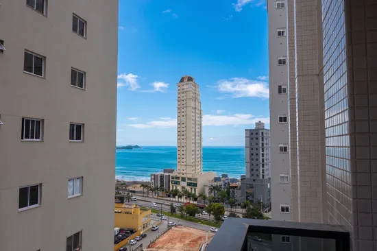 PRONTO PARA MORAR, COM VISTA PARA O MAR