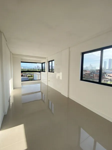 NOVO, PRONTO PARA MORAR !