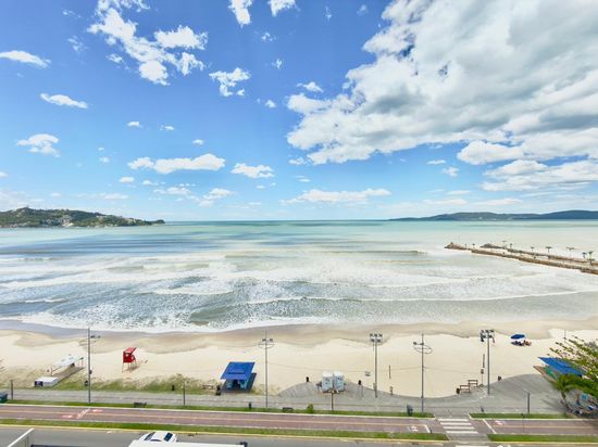 LA DOCE VITA: FRENTE MAR NO CENTRO DE ITAPEMA