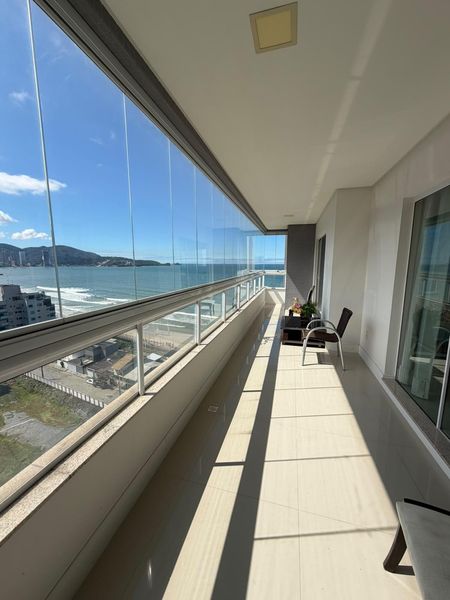 MOBILIADO COM VISTA NA QUADRA DO MAR MEIA PRAIA