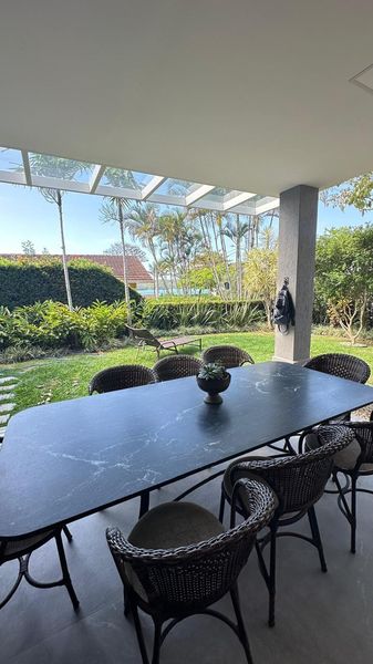 CASA A VENDA, FINAMENTE MOBILIADA, EM PORTO BELO
