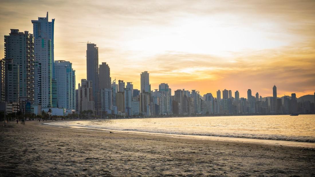 O que fazer durante uma tarde na Praia Central? - Imagem Principal
