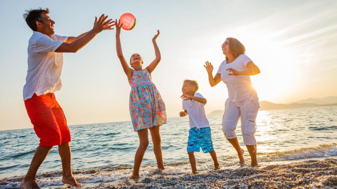 Brincadeiras na praia para toda a família - Imagem Principal
