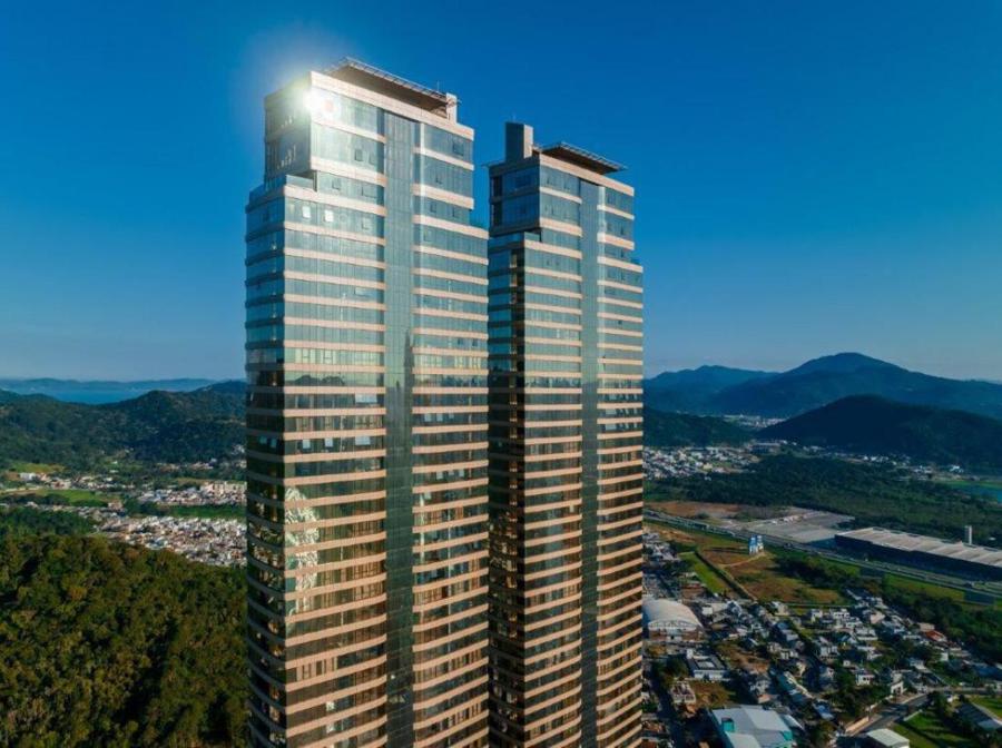 Luxo e Exclusividade: Grifes Mundiais Transformam o Mercado Imobilirio do Litoral Norte Catarinense