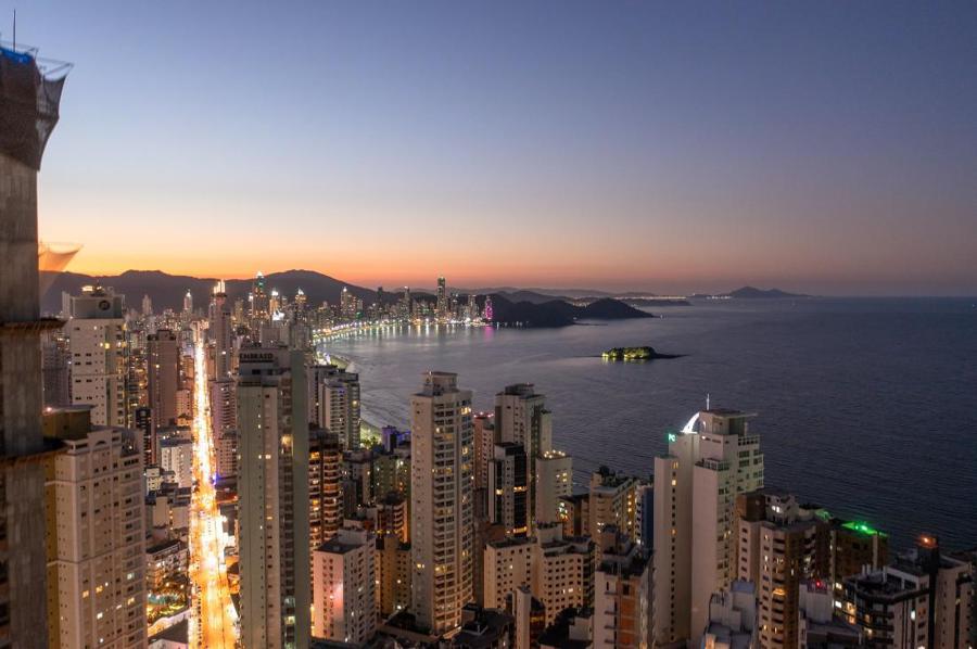 Qual a melhor �poca do ano para visitar Balne�rio Cambori�?