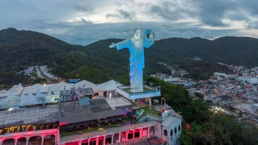 Visite o Cristo Luz, um dos melhores pontos tur�sticos de Balne�rio Cambori�