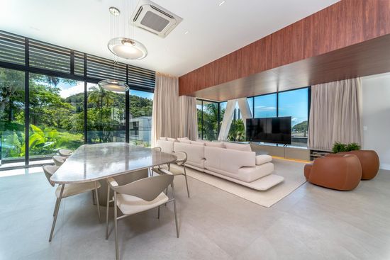 CASA NO COND. BELLA VISTA EM BALNEÁRIO CAMBORIÚ