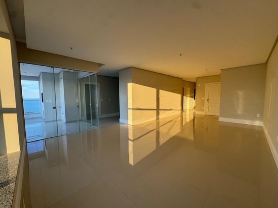 APARTAMENTO NO EDIFÍCIO LA BELLE TOUR EM BALNEÁRIO CAMBORIÚ