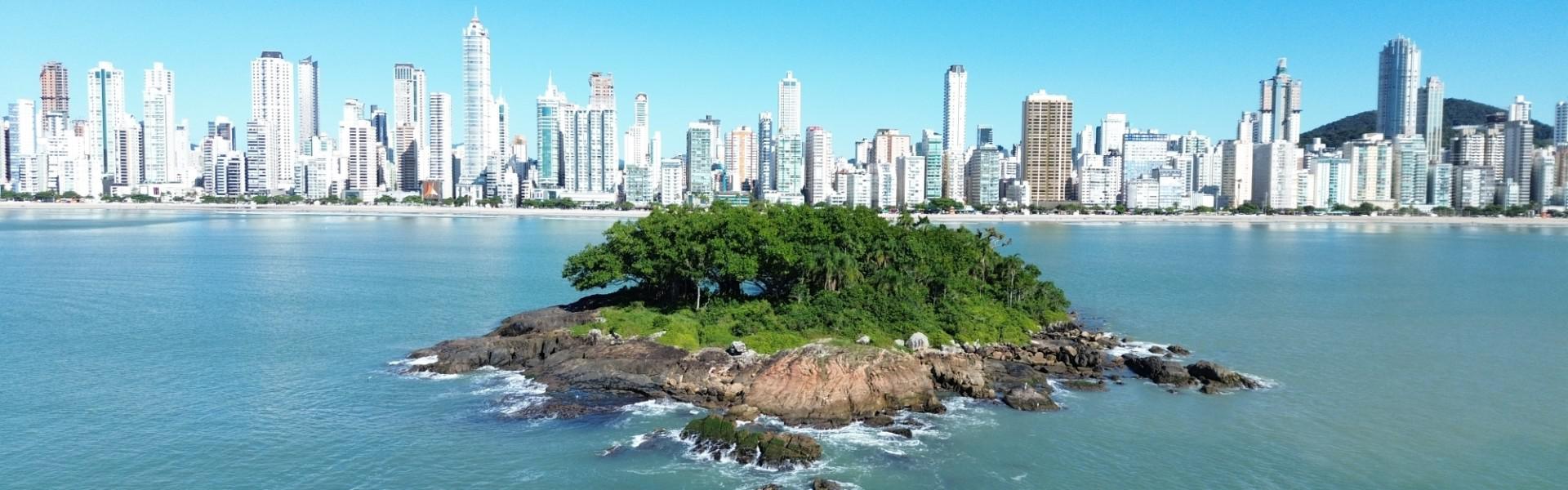Balneário Camboriú Possuímos imóveis para LOCAÇÃO ANUAL .