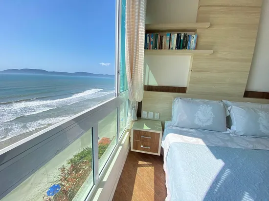 APARTAMENTO FRENTE MAR EM MEIA PRAIA ITAPEMA SC