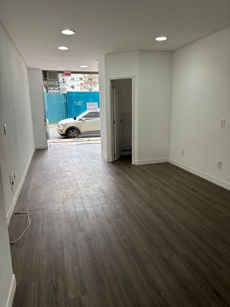 LOCAÇÃO ANUAL DE SALA COMERCIAL NO CENTRO