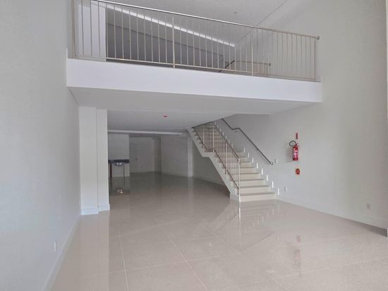 EXCELENTE SALA COMERCIAL