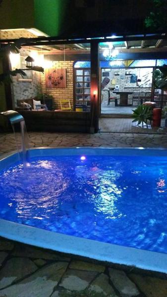 TEMPORADA CASA COM PISCINA PARA 15 PESSOAS
