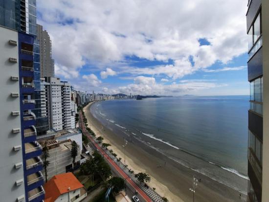 APARTAMENTO FRENTE AO MAR