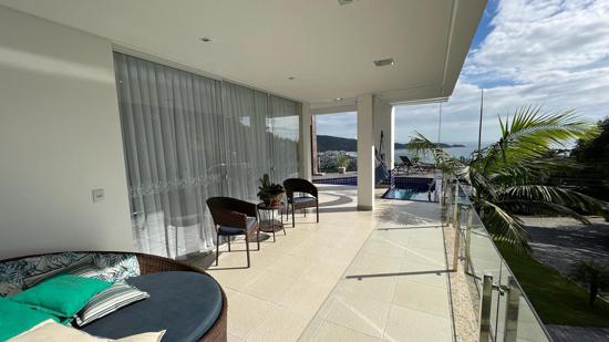 LINDA CASA EM BOMBINHAS