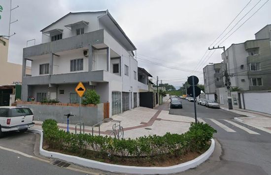 PRÉDIO A VENDA NO CENTRO DE BALNEÁRIO