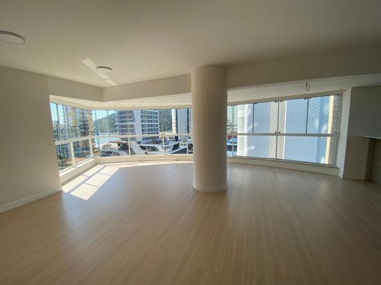 AMPLO APARTAMENTO COM LINDA VISTA